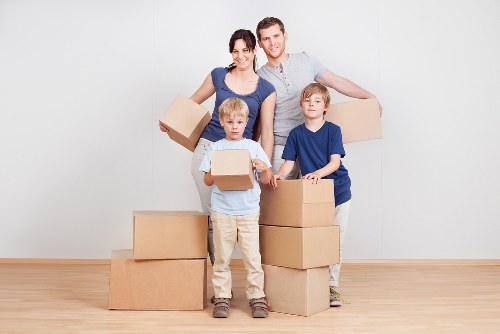 Packing and dismantling support for a flat move